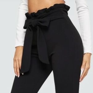 Black pants with bow